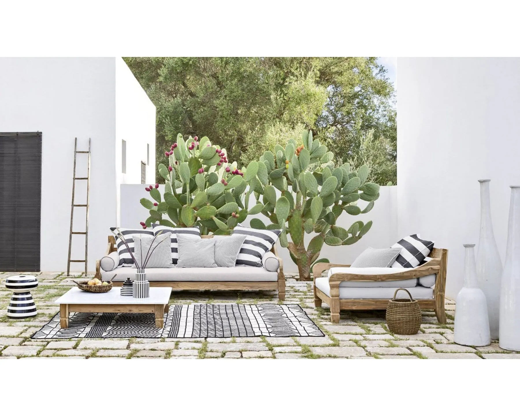 Jeko 01 Outdoor Loveseat