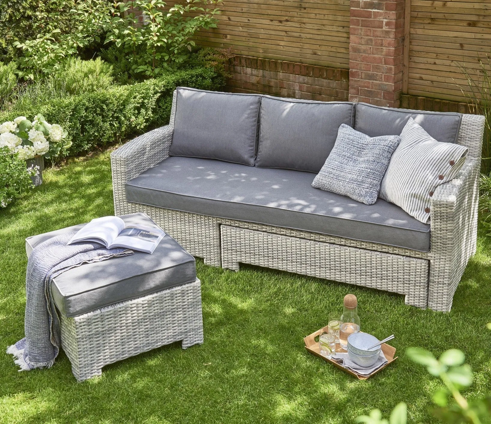 Norfolk Leisure Oxborough Garden Pull Out Lounge Sofa