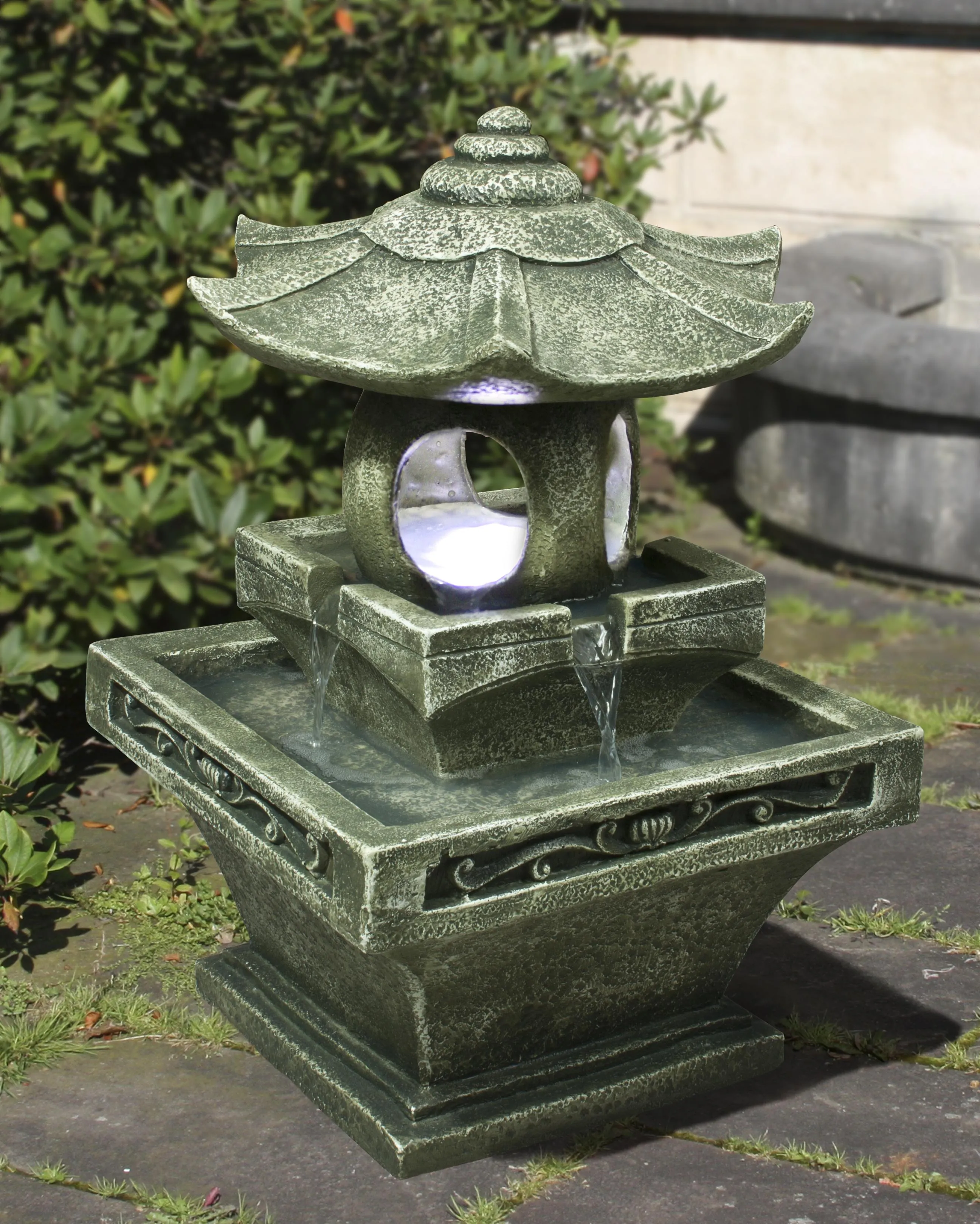 Pagoda Lantern Fountain W/Light