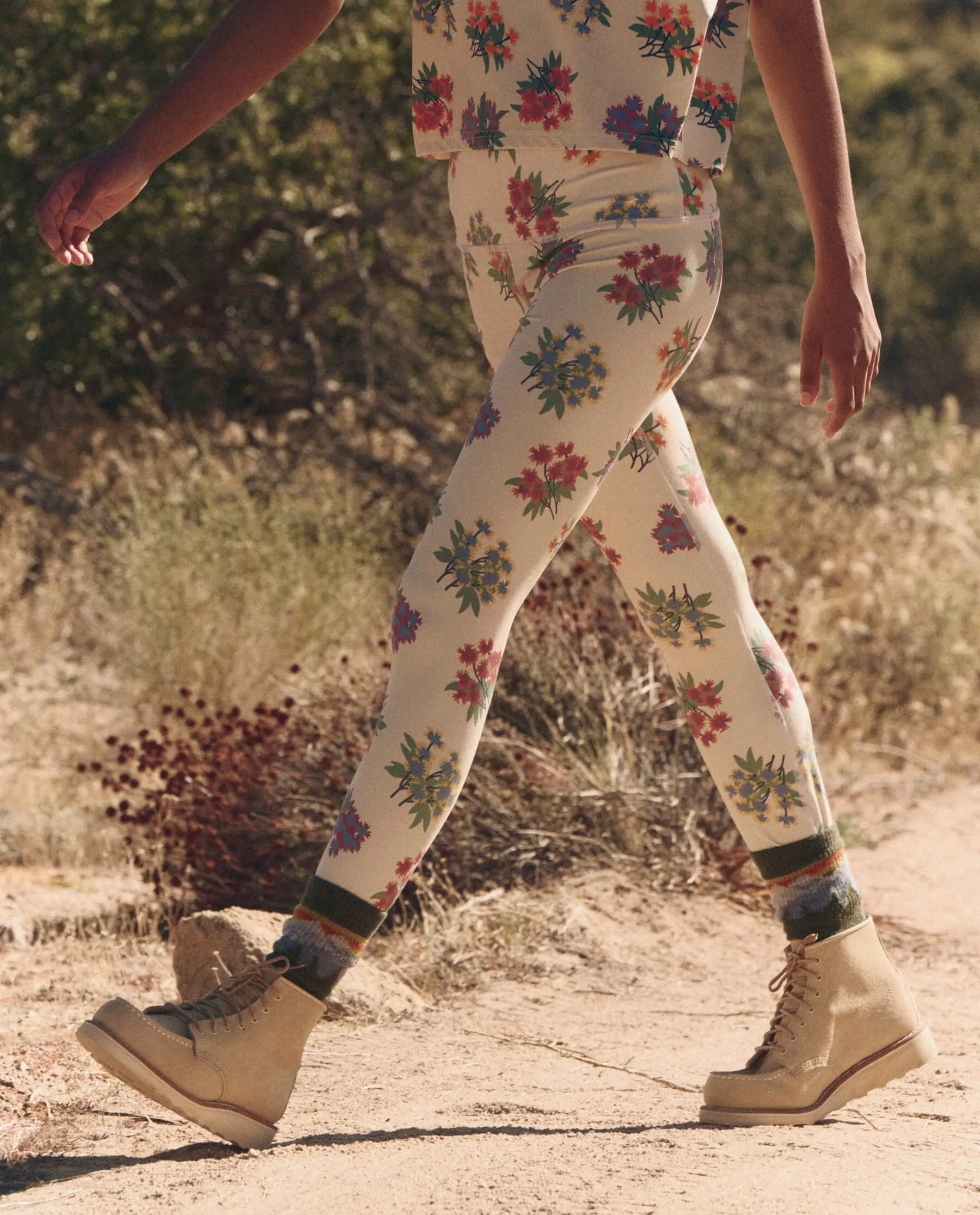 The Journey Legging. -- Pale Khaki Palisade Floral